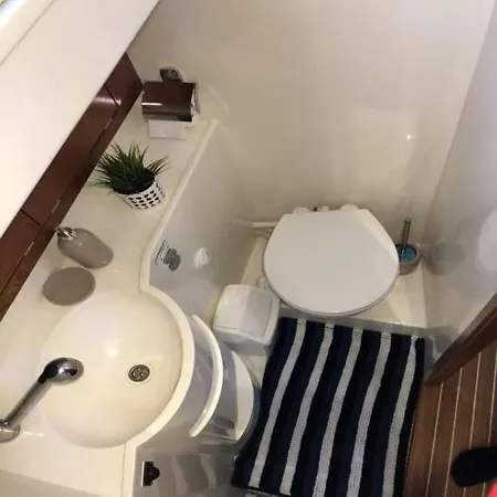 Båthotell Nautika 1300 *